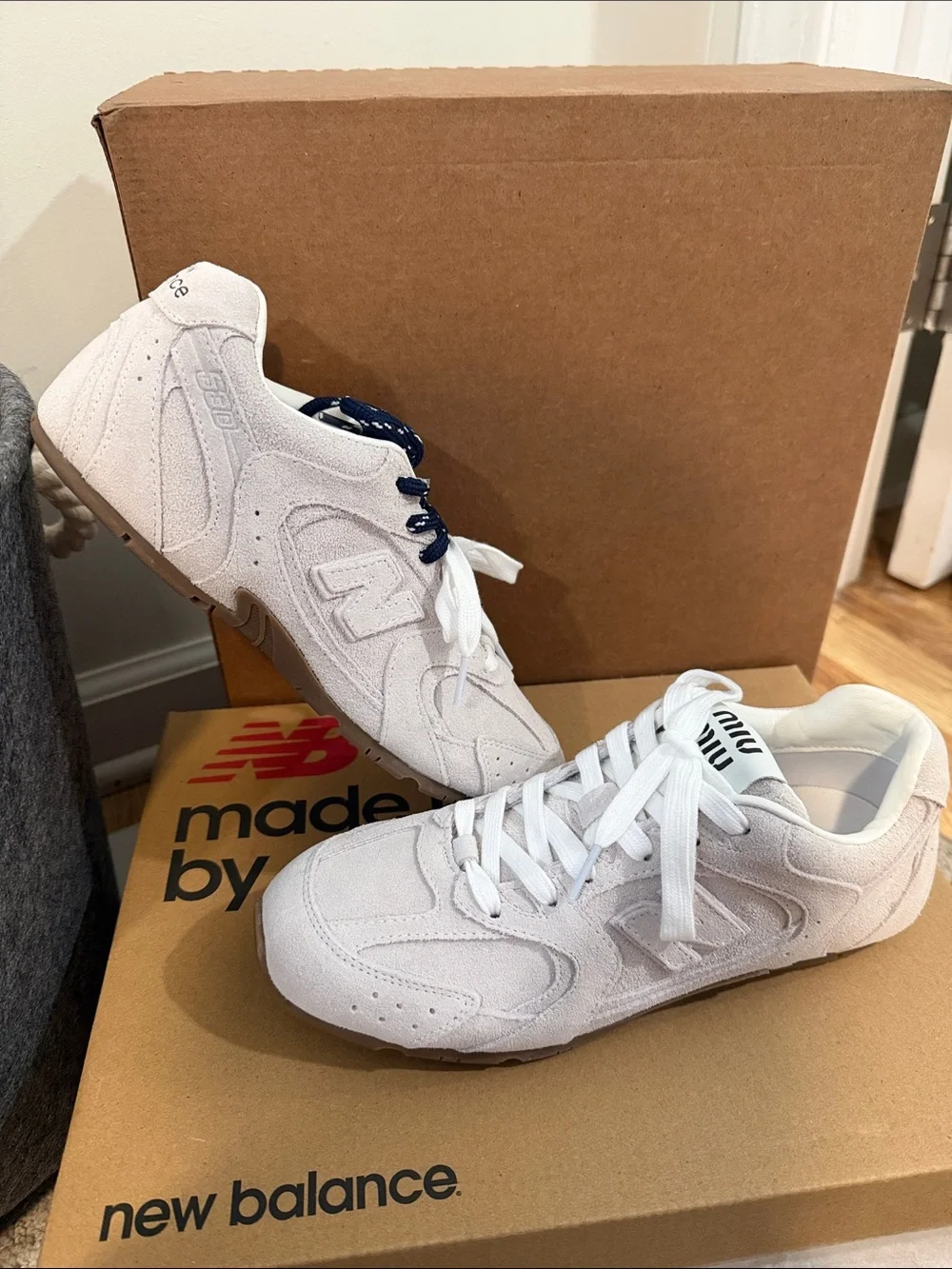 New Balance White Suede Low-Top Sneakers with Navy Lace Detail - Picture 1 of 1
